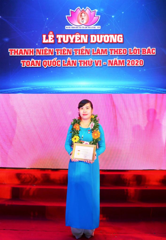 Nữ thanh niên công nhân noi gương Bác làm nhiều việc tốt