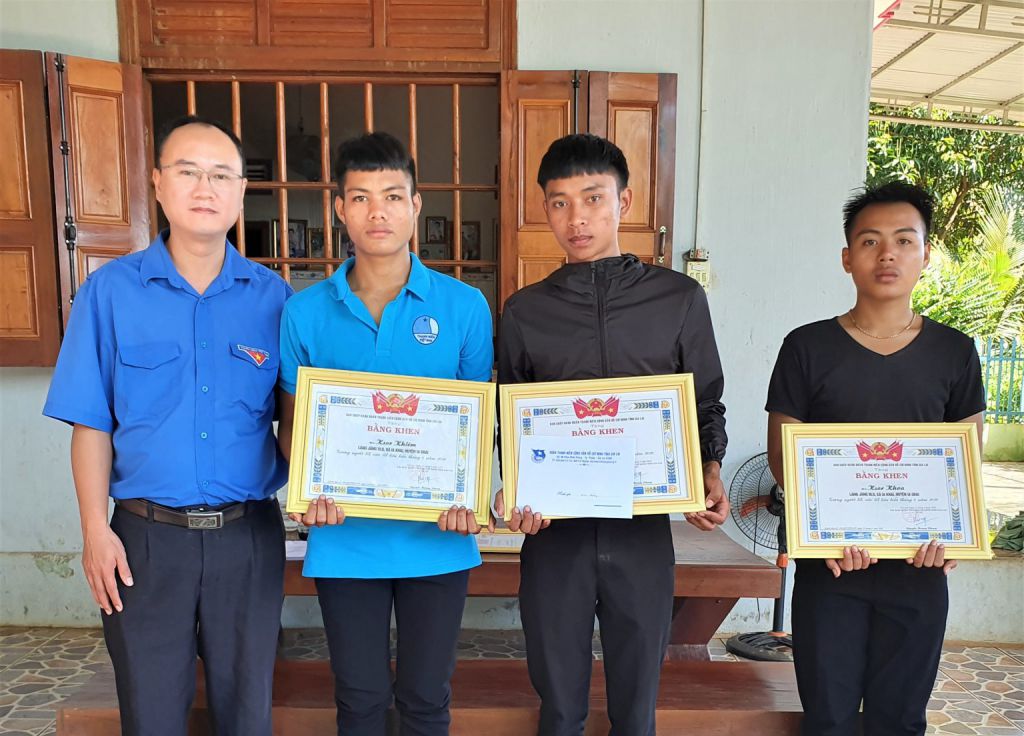 Gia Lai: Khen thưởng 4 thanh niên dũng cảm cứu người đuối nước