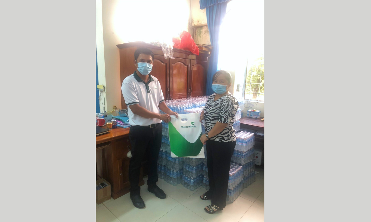 Chi đoàn Vietcombank chi nhánh Trà Vinh chung tay đẩy lùi Covid – 19