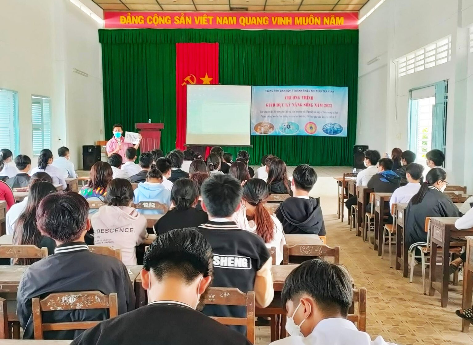 Đoàn Trung tâm GDTX – HNDN TP. Trà Vinh tổ chức chương trình giáo dục kỹ năng sống cho học sinh với chuyên đề “phòng, chống bạo lực học đường” năm 2022