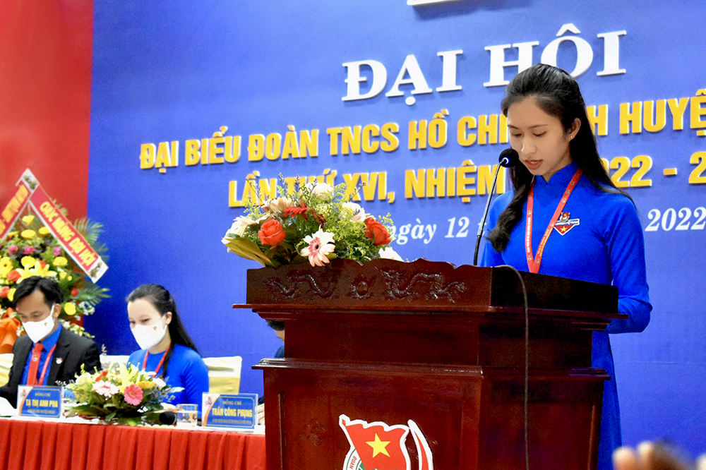 Hồ Phi Linh – Nữ Bí thư Đoàn xã nặng tình với quê hương