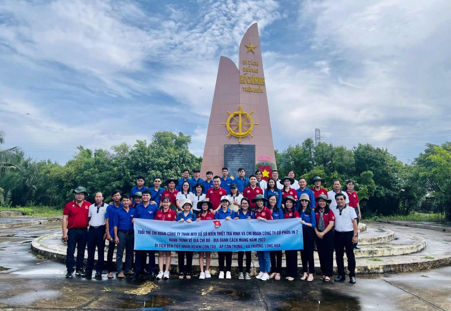 Chi đoàn Công ty TNHH MTV Xổ số kiến thiết Trà Vinh tổ chức hành trình về địa chỉ đỏ tại Xã Trường Long Hòa, Thị xã Duyên Hải