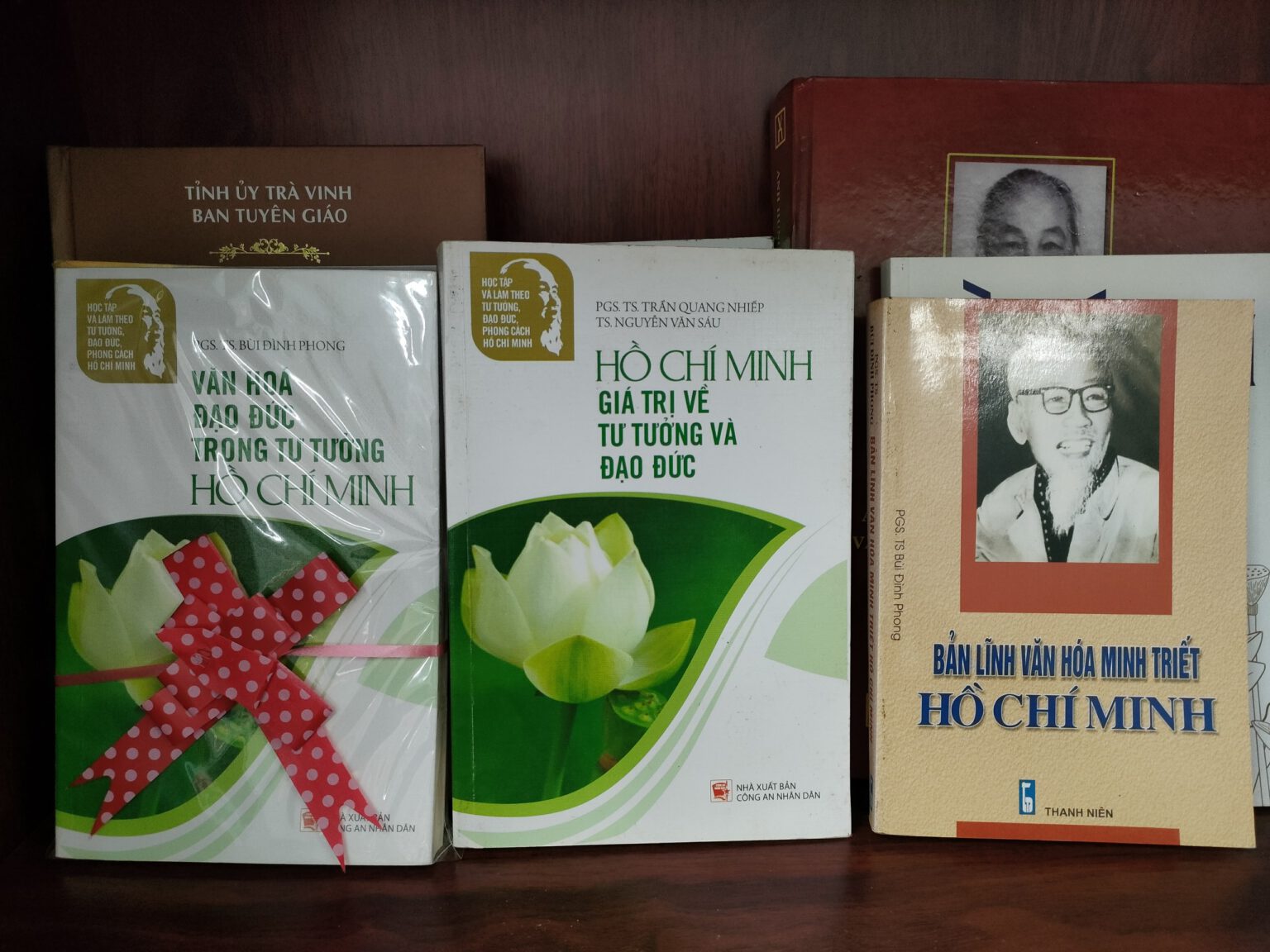 Giới thiệu quyển sách “Hồ Chí Minh giá trị về tư tưởng và đạo đức”