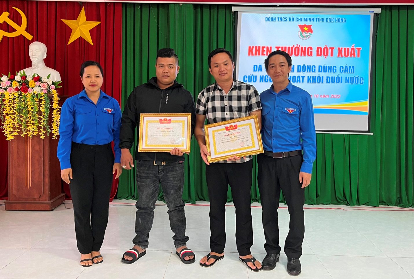 Đắk Nông trao tặng bằng khen cho 2 thanh niên dũng cảm cứu người bị đuối nước