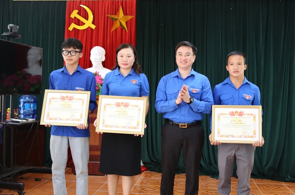 Tuyên dương 3 đoàn viên cứu người bị nước cuốn trôi