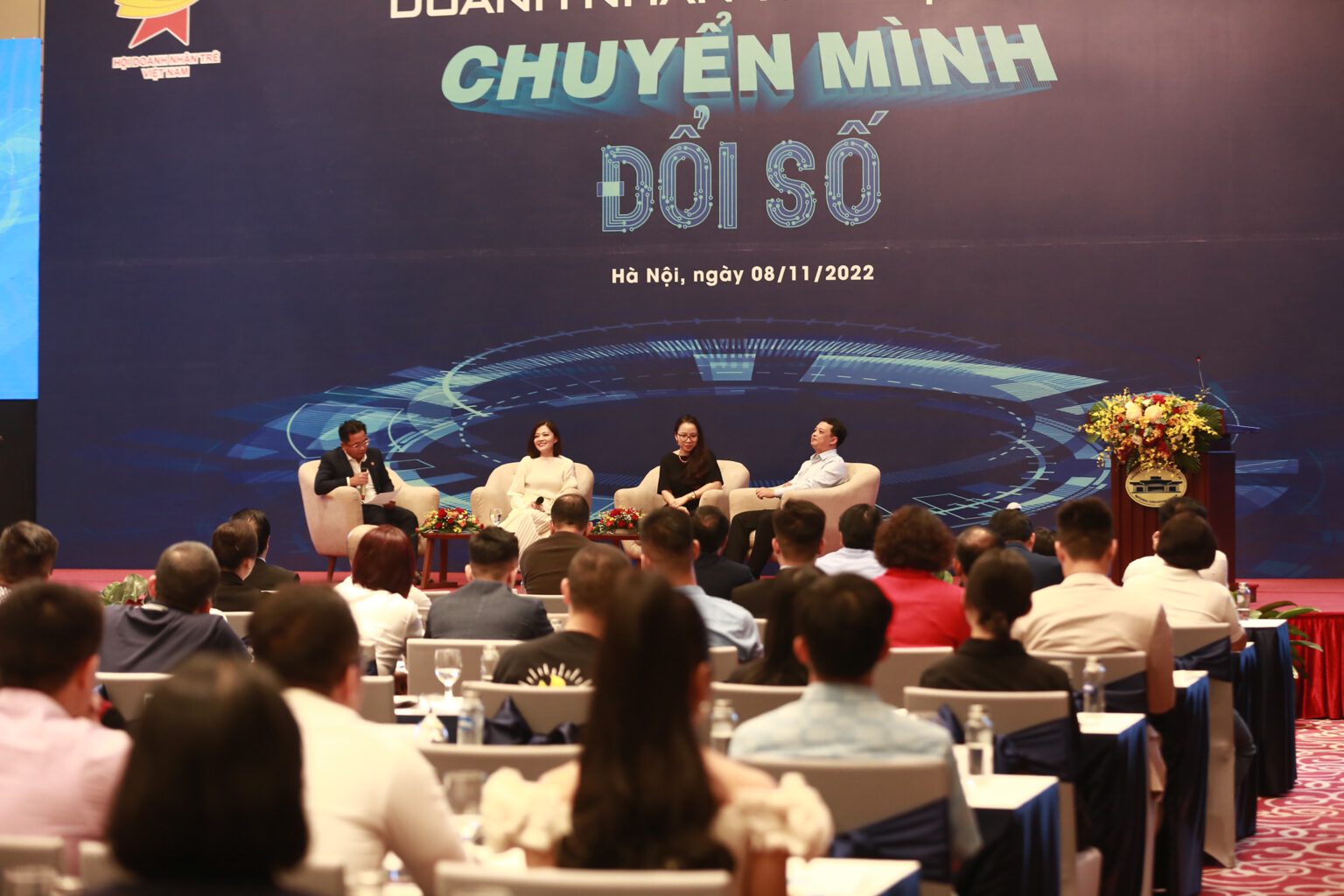 Hội thảo “Doanh nhân trẻ Việt Nam – Chuyển mình đổi số