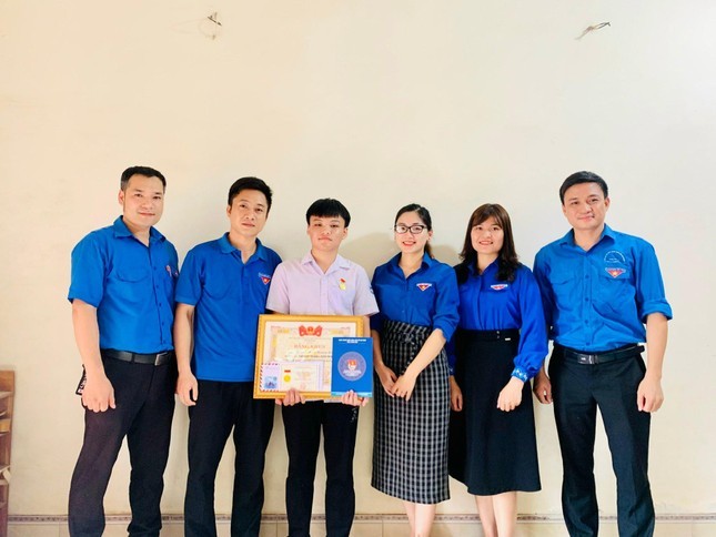 Nhiều tấm gương thanh niên quên mình cứu người được T.Ư Đoàn tặng huy hiệu Tuổi trẻ dũng cảm ảnh 4