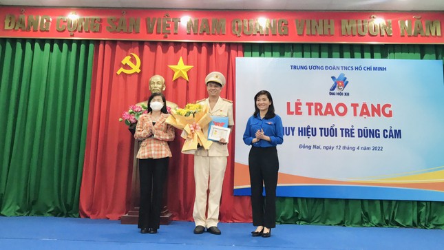 Nhiều tấm gương thanh niên quên mình cứu người được T.Ư Đoàn tặng huy hiệu Tuổi trẻ dũng cảm