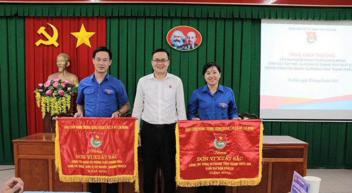 Đoàn khối được Trung ương Đoàn tặng cờ thi đua đơn vị xuất sắc trong công tác Đoàn và phong trào thanh niên năm 2023