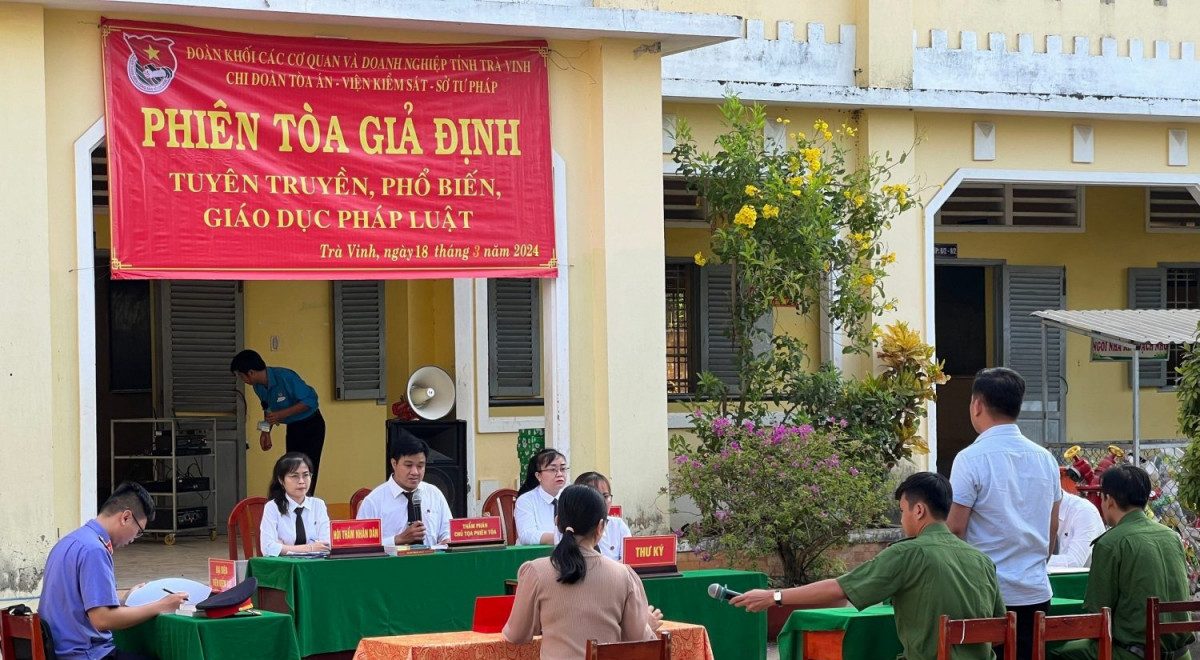 Câu lạc bộ lý luận trẻ Đoàn khối tổ chức phiên tòa giả định tại Trường THCS Tân An, huyện Càng Long, tỉnh Trà Vinh