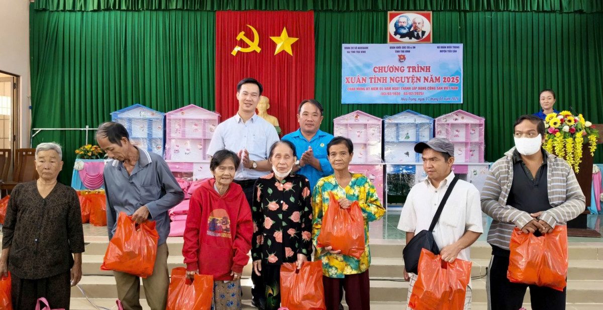 Đoàn khối tổ chức chương trình “Xuân tình nguyện” năm 2025 chào mừng kỷ niệm 95 năm Ngày thành lập Đảng Cộng sản Việt Nam (03/02/1930 – 03/02/2025)