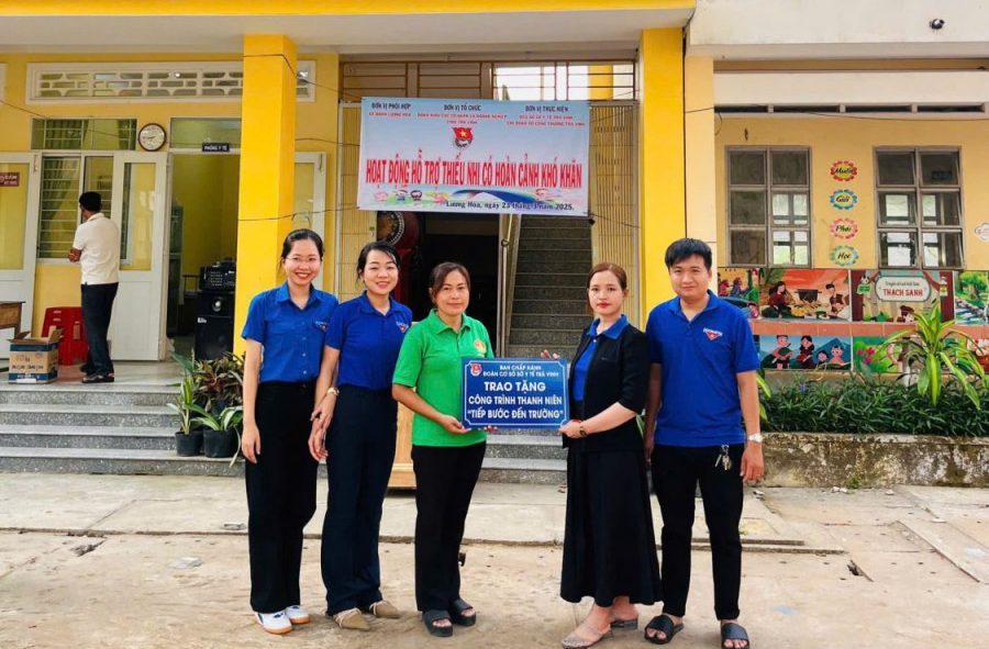 Đoàn cơ sở Sở Y tế phối hợp tổ chức ra quân Ngày Chủ nhật xanh đợt 1 năm 2025